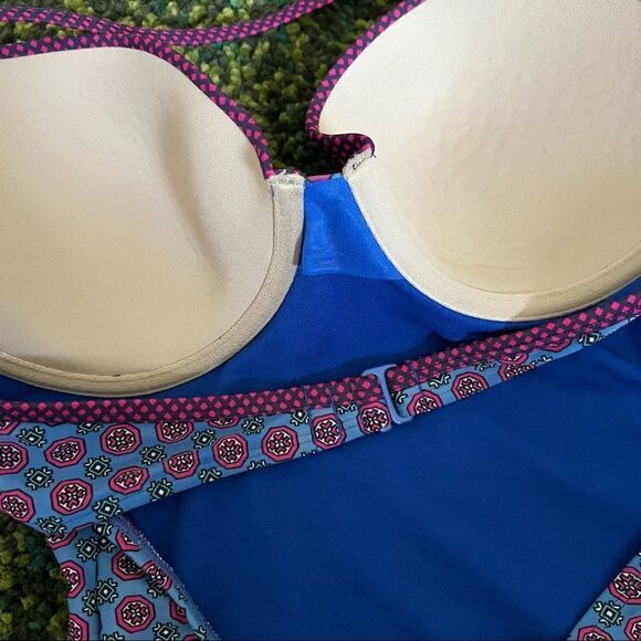 Underwire one piece geometric swimsuit - Picture 3 of 4